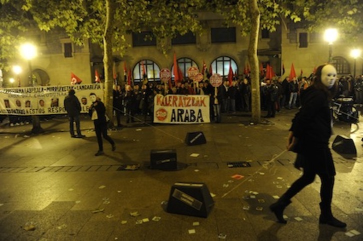 Concentración en la Plaza de Correos de Gasteiz. (Juanan RUIZ/ARGAZKI PRESS)