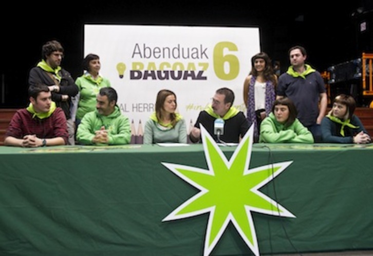 Independentistak taldeko kideak, ‘Martxa Berdea’ren aurkezpenean. (Luis JAUREGIALTZO/ARGAZKI PRESS)