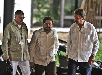 Iván Márquez, negociador de las FARC, a su llegada a la capital de Cuba donde ha informado del alto el fuego declarado por la guerrilla. (Adalberto ROQUE/AFP)