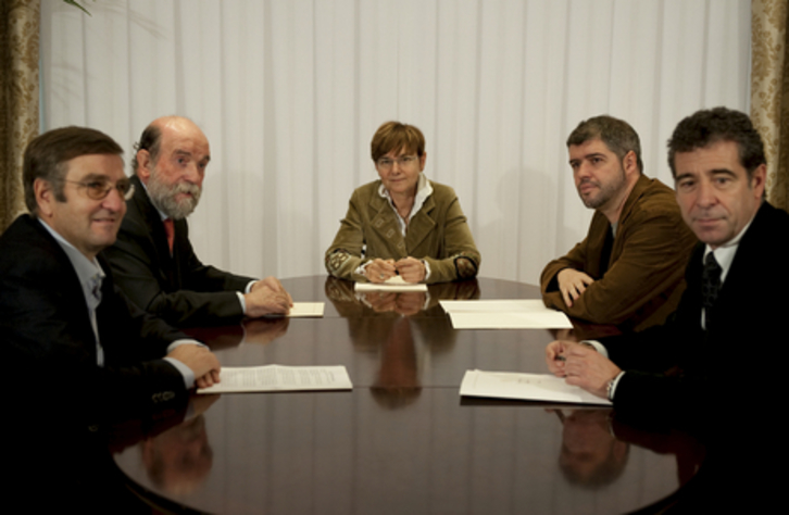Reunión en Gasteiz de la denominada Mesa de Diálogo Social. (Raul BOGAJO/ARGAZKI PRESS)
