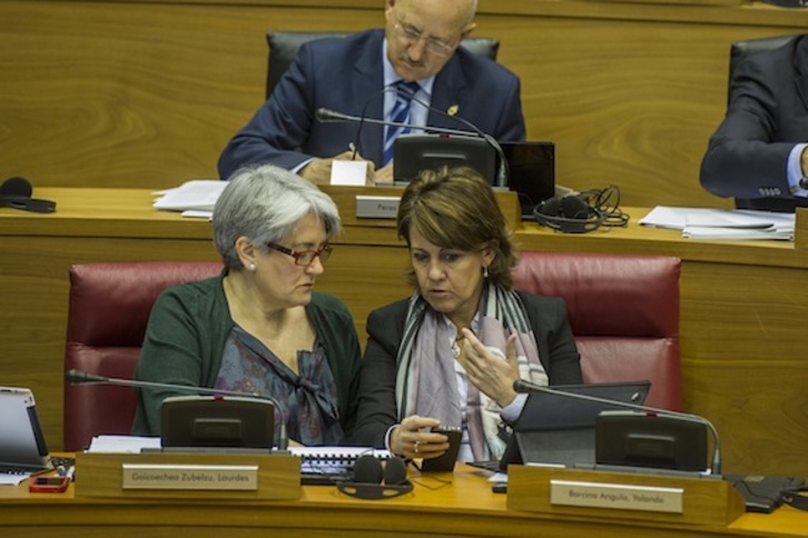 La presidenta foral navarra, Yolanda Barcina, durante la sesión de hoy. (Lander Fdz. ARROIABE/ARGAZKI PRESS)