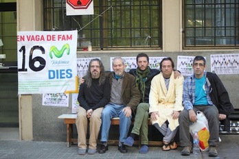 Los cinco huelguistas en su 16º día de ayuno. (huelgadehambreentelefonica.blogspot.com.es/