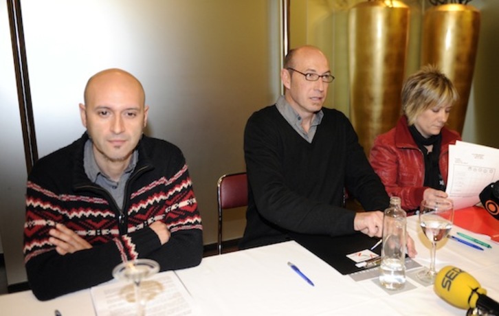 De izquierda a derecha, los concejales Patxi García, de Bildu, y Raúl Palacio y Agurne Agirreolea, de Karrantza Zabala. (Marisol RAMIREZ/ARGAZKI PRESS) 