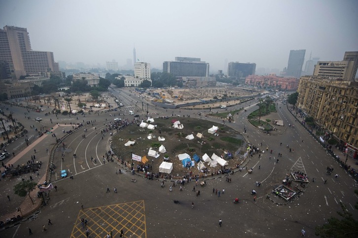 La plaza Tahrir de El Cairo, donde se han instalado varias tiendas de campaña en protesta por el decreto. (Gianluigi GUERCIA/AFP) 