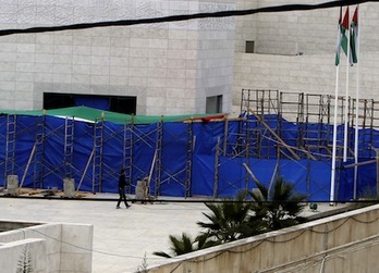 El mausoleo donde se encuentran los restos mortales de Arafat. (Ahmad GHARABLI/AFP)