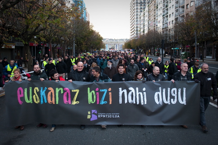 ‘Euskaraz bizi nahi dugu’ lelopean egin den manifestazioaren burua. Gari GARAIALDE / ARGAZKI PRESS