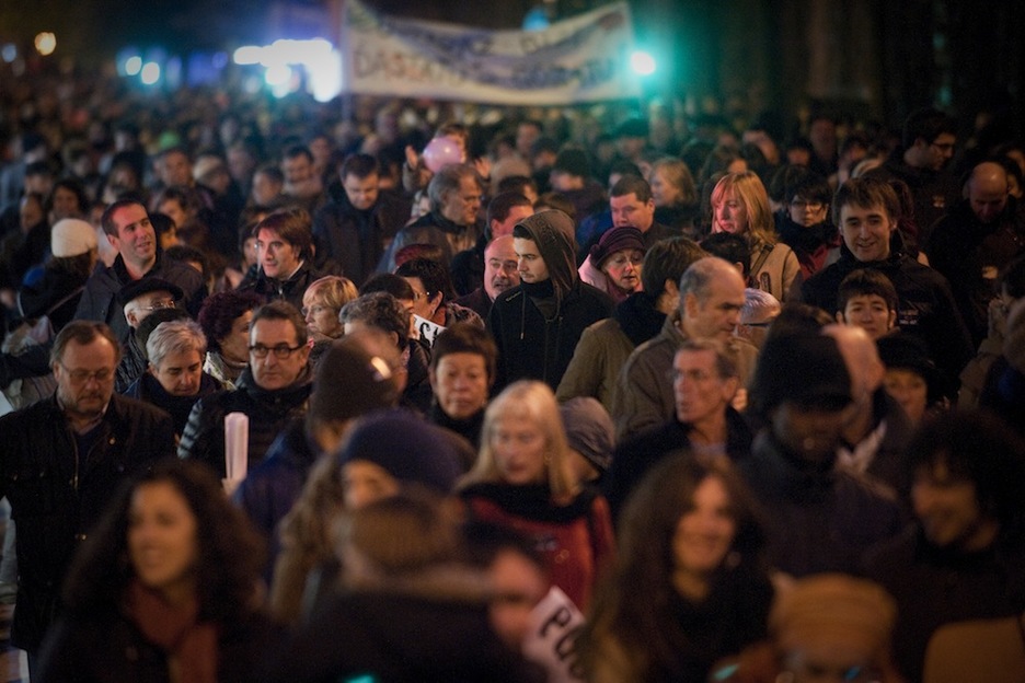 Arratsalde hotza izan da gaurkoa Donostian eta ilundu orduko gehiago nabaritu da tenperatura baxua. Gari GARAIALDE / ARGAZKI PRESS Arratsalde hotza izan da gaurkoa Donostian eta ilundu orduko gehiago nabaritu da tenperatura baxua. Gari GARAIALDE / ARGAZKI PRESS