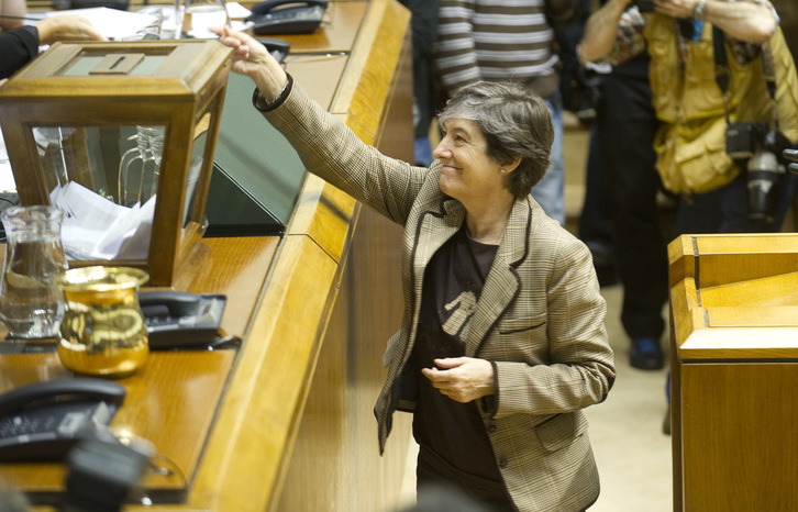 Laura Mintegi durante el pleno de constitución del Parlamento de Gasteiz. (Raul BOGAJO / ARGAZKI PRESS)