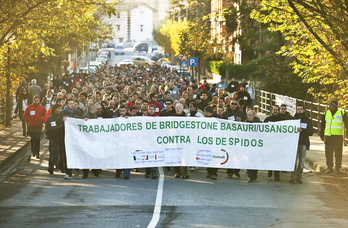 Manifestación realizada hace dos semanas en protesta por los despidos en Bridgestone. (Jon HERNAEZ / ARGAZKI PRESS)