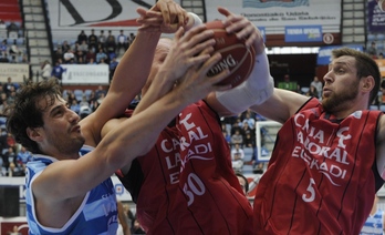 El derbi ha sido muy disputado hasta el final. (ARGAZKI PRESS)