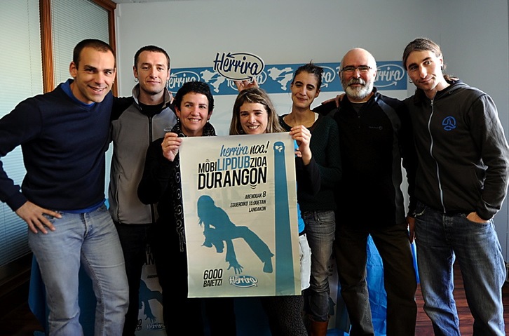 Herrira mugimenduak prentsaurrekoa eskaini du larunbateko «mobilipdubzioa»ren berri emateko. (Marisol RAMIREZ/ARGAZKI PRESS)