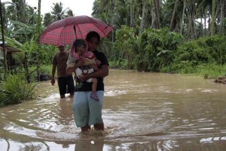 Imagen de una de las zonas inundadas por el paso del tifón Bopha. (STR/AFP)
