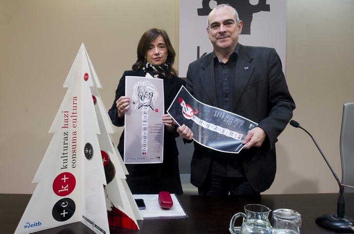 Amaia Ayastuy y Antonio Rivera, en la presentación de los Bonos Cultura. (Andoni CANELLADA/ARGAZKI PRESS)