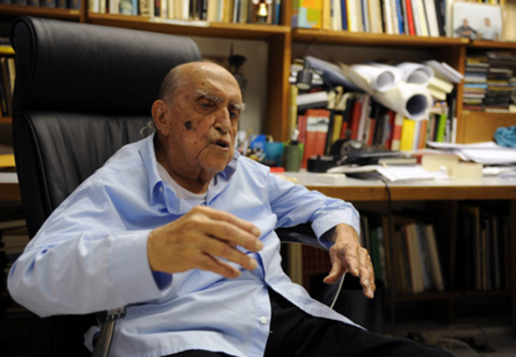 Oscar Niemeyer, durante su 102 cumpleaños. (Vanderlei ALMEIDA/AFP)