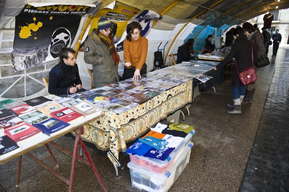 Azoka alternatiboa ere bada aurten Durangon. (Juanan RUIZ/ARGAZKI PRESS) Azoka alternatiboa ere bada aurten Durangon. (Juanan RUIZ/ARGAZKI PRESS)