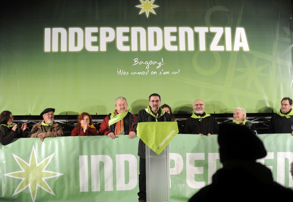 Txutxi Ariznabarretak hartu du hitza, Independentistak Sarearen izenean. (Marisol RAMIREZ/ARGAZKI PRESS)
