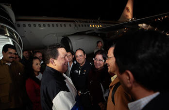 Hugo Chavez Caracaseko aireportura iritsi den unea. @cscaldera