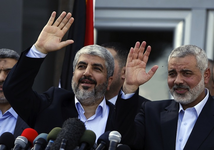 Jaled Meshaal hoy en Gaza, junto al primer ministro Ismail Haniya. (Suhaib SALEM  / ARGAZKI PRESS)