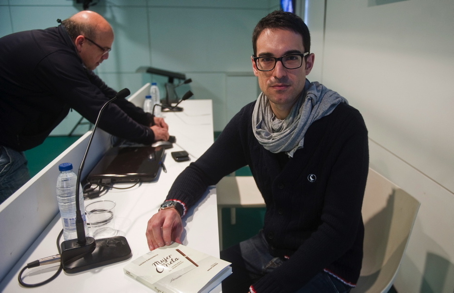 Areto nagusian ‘Idazle berriak autoedizioaren bidetik’ hitzaldia eskaini du Gaizka Zubizarretak. (Luis JAUREGIALTZO / ARGAZKI PRESS) Areto nagusian ‘Idazle berriak autoedizioaren bidetik’ hitzaldia eskaini du Gaizka Zubizarretak. (Luis JAUREGIALTZO / ARGAZKI PRESS)