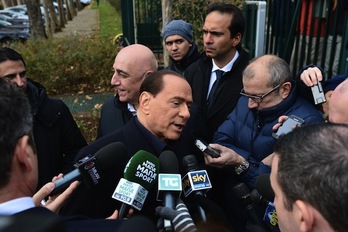 Silvio Berlusconi, haciendo declaraciones a la prensa. (Giuseppe CACACE/AFP)