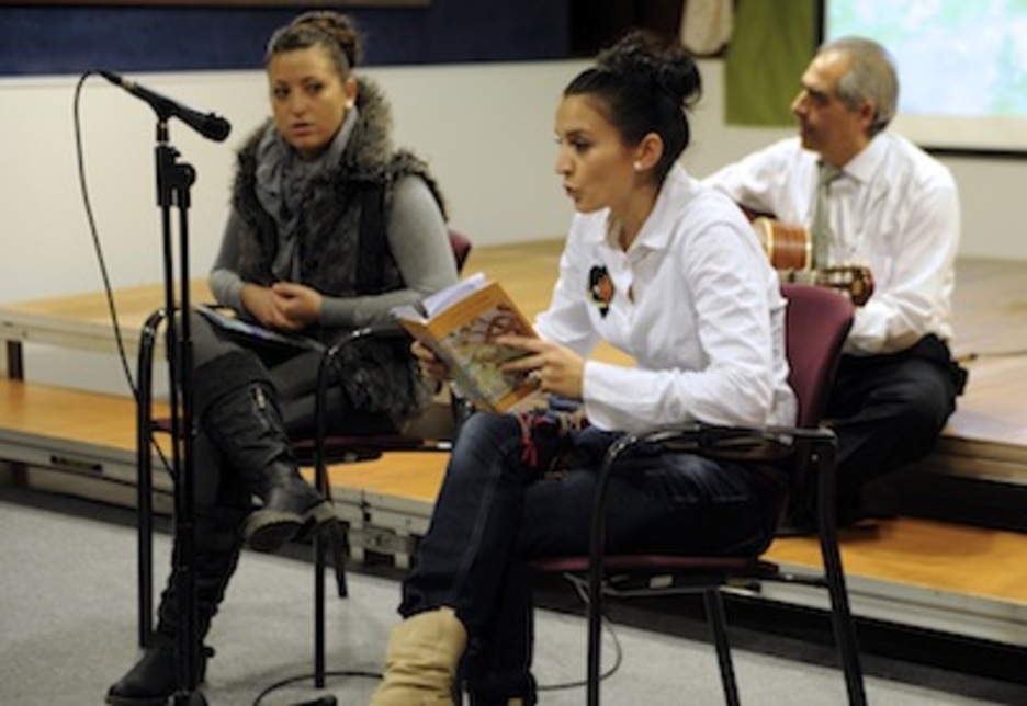 Emakume ijito ipuin kontalariak. (Marisol RAMIREZ/ARGAZKI PRESS) Emakume ijito ipuin kontalariak. (Marisol RAMIREZ/ARGAZKI PRESS)