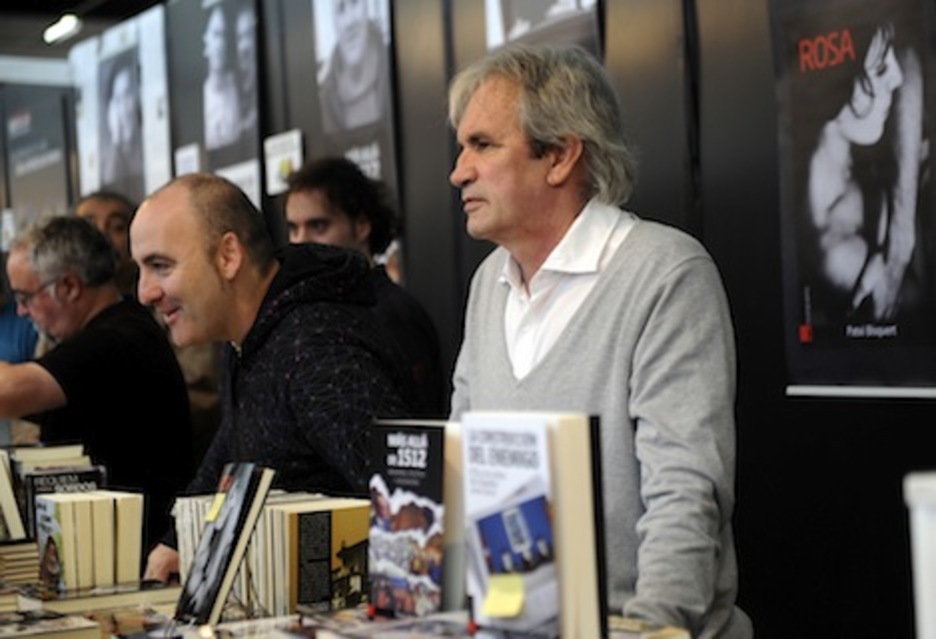Patxi Bisquert eta Floren Aoiz, Azokan. (Marisol RAMIREZ/ARGAZKI PRESS) Patxi Bisquert eta Floren Aoiz, Azokan. (Marisol RAMIREZ/ARGAZKI PRESS)