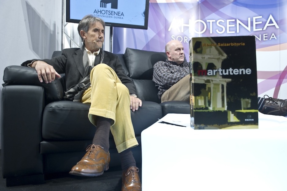 Ramon Saizarbitoriak ‘Martutene’ liburua aurkeztu du. (Juanan RUIZ/ARGAZKI PRESS) Ramon Saizarbitoriak ‘Martutene’ liburua aurkeztu du. (Juanan RUIZ/ARGAZKI PRESS)