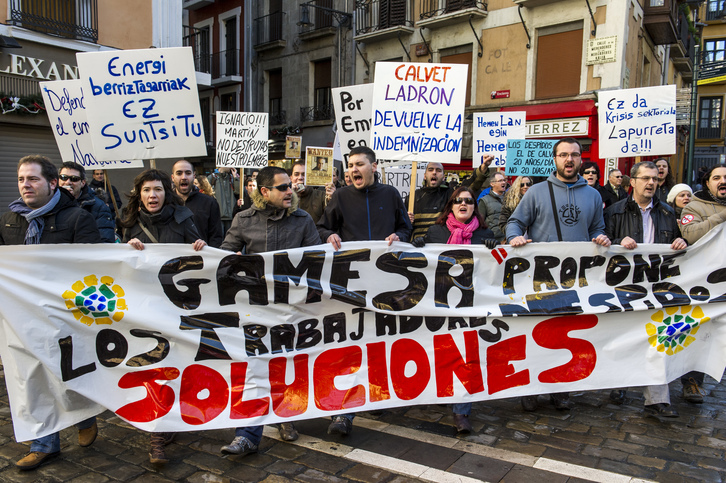 Cientos de personas han secundado la movilización en apoyo a los trabajadores de Gamesa. (Lander F. ARROIABE / ARGAZKI PRESS)