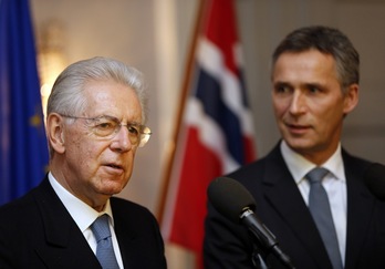 Mario Monti, hoy en Oslo, junto al primer ministro noruego, Jens Stoltenberg. (Lise ASERUD/AFP) 