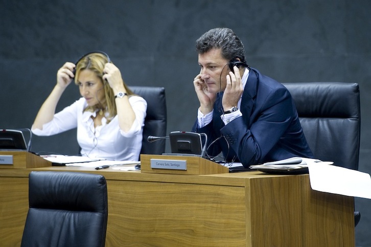 Santiago Cervera en el primer pleno del Parlamento de Nafarroa tras las vacaciones de verano de 2011. (Iñigo URIZ/ARGAZKI PRESS)