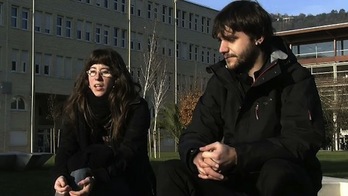 Izaskun Goienetxea eta Mikel Button, Zukgua prozesuko kideak. (Andoni CANELLADA/ARGAZKI PRESS)