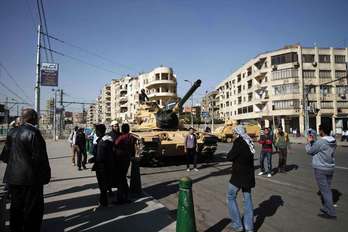El Ejército egipcio custodia con tanques el Palacio Presidencial en El Cairo. (Gianluigi GUERCIA/AFP)