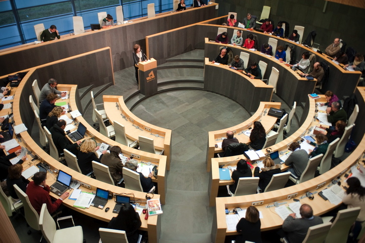 Helena Franco interviene durante el pleno de las Juntas de Gipuzkoa. (Juan Carlos RUIZ/ARGAZKI PRESS)