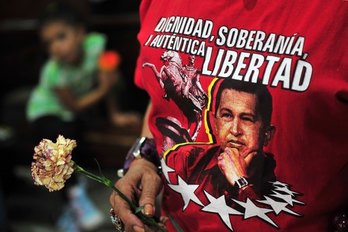 Son continuas las muestras de apoyo a Chávez por parte de la sociedad venezolana. (Hector RETAMAL/AFP)