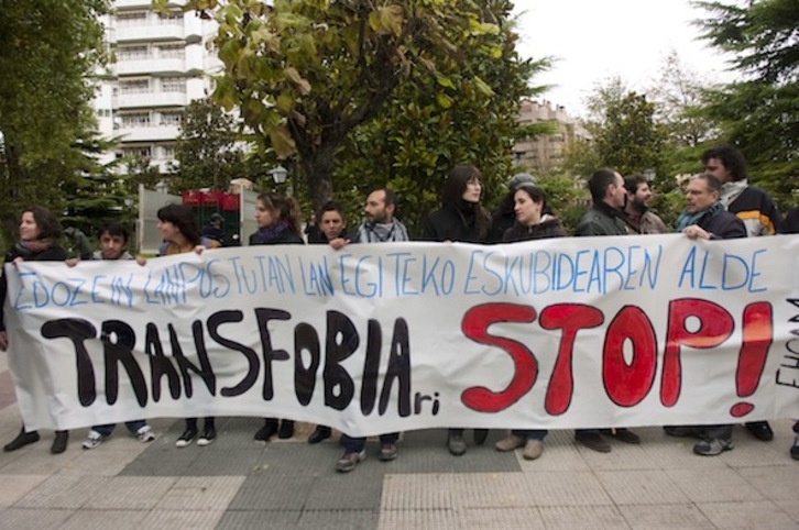 2009an Maria Jesus Lastraren kaleraketaren aurkako kontzentrazioa Gasteizen. (Juanan RUIZ/ARGAZKI PRESS)