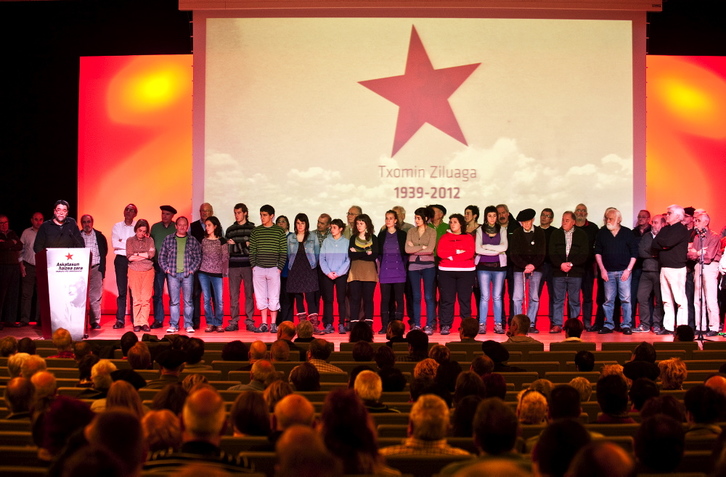 Joseba Álvarez ha tomado la palabra durante el homenaje a ZIluaga. (Jon HERNAEZ / ARGAZKI PRESS)