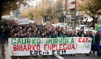 Trabajadores de CAF, durante la manifestación de protesta la semana pasada en Donostia. (Juan Carlos RUIZ/ARGAZKI PRESS)