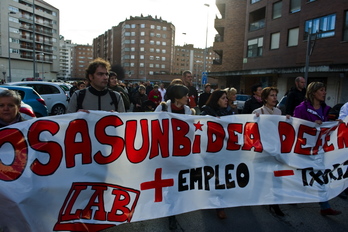 Manifestación convocada en Iruñea por ELA y LAB en defensa del sistema público de salud. (Lander Fdz. ARROIABE / ARGAZKI PRESS)