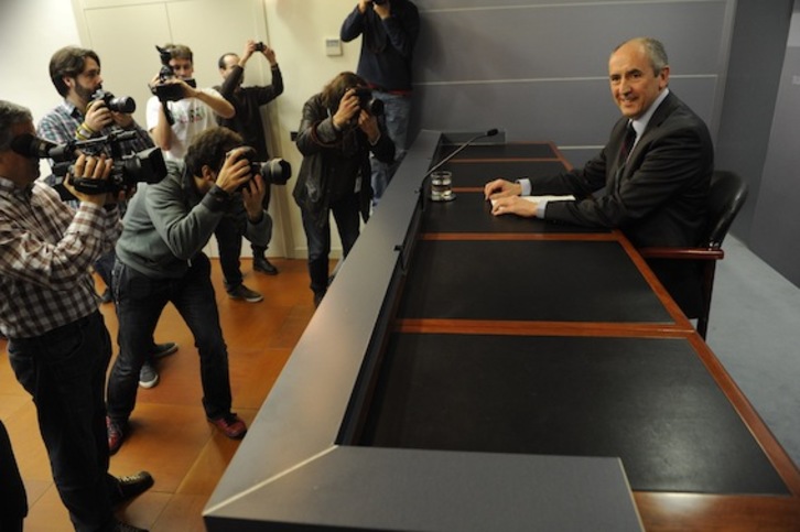 El portavoz del Ejecutivo de Lakua, Josu Erkoreka, en su comparecencia posterior al Consejo de Gobierno. (ARGAZKI PRESS)