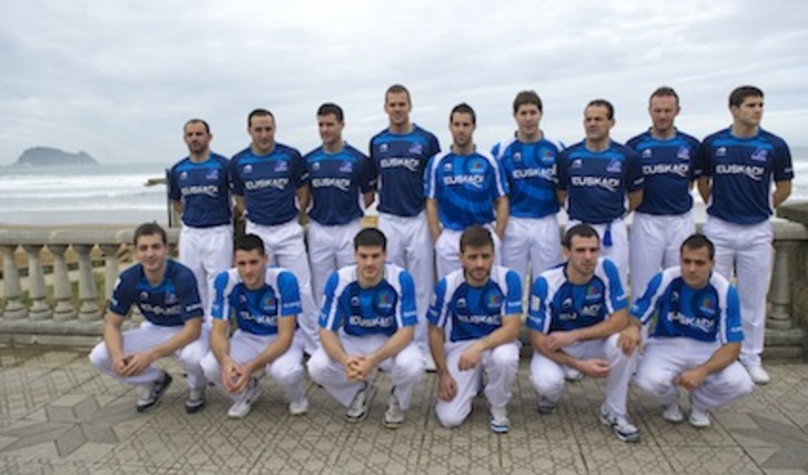 Binakakoan arituko diren pilotariak, gaur Zarautzen. (Gorka RUBIO/ARGAZKI PRESS)