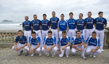 Binakakoan arituko diren pilotariak, gaur Zarautzen. (Gorka RUBIO/ARGAZKI PRESS)