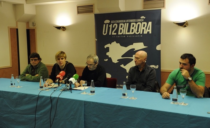 Los representantes sindicales, en la comparecencia de hoy. (ARGAZKI PRESS)