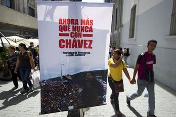 Un cartel de apoyo a Hugo Chávez, en Caracas. (Juan BARRETO/AFP PHOTO)