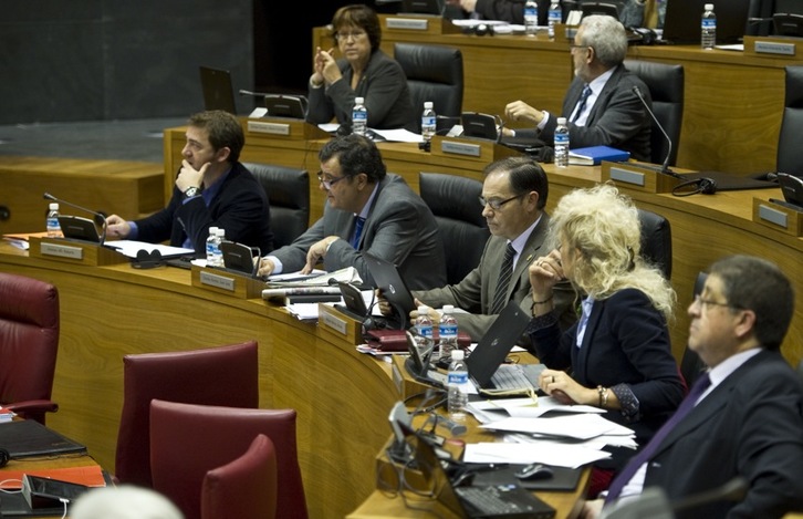 Parlamentarios del PSN durante el pleno de hoy. (Jagoba MANTEROLA/ARGAZKI PRESS)