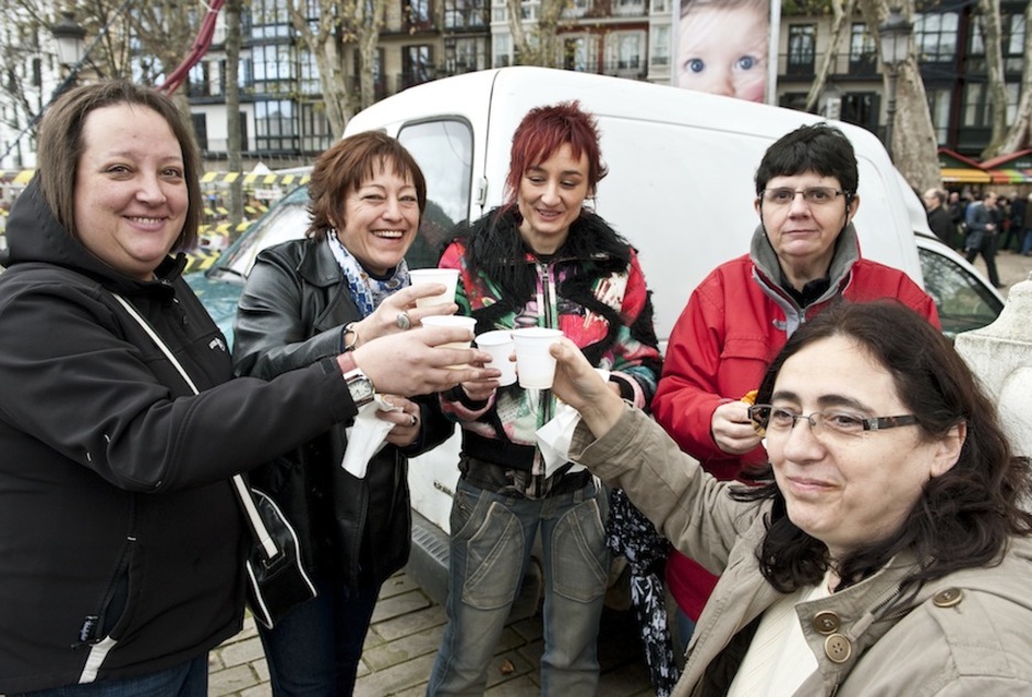 Siempre hay un motivo para brindar. (Jon HERNAEZ/ARGAZKI PRESS)
