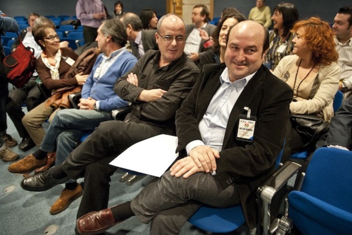 El actual presidente del Bizkai Buru Batzar, Andoni Ortuzar, junto a Joseba Egibar. (Jon HERNAEZ/ARGAZKI PRESS)