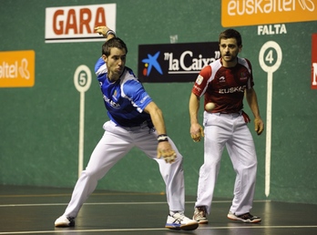 Arretxe eta Berasaluze gaurko partidan, Eibarren. (ARGAZKI PRESS)