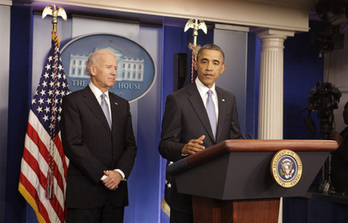 El presidente de EEUU, Barack Obama, ha comparecido con el vicepresidente, Joe Biden, tras la aprobación de la normativa.  (Chris KLEPONIS/AFP PHOTO)