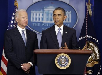 Barack Obama ha comparecido acompañado por su vicepresidente, Joe Biden. (Chris KLEPONIS/AFP PHOTO) 