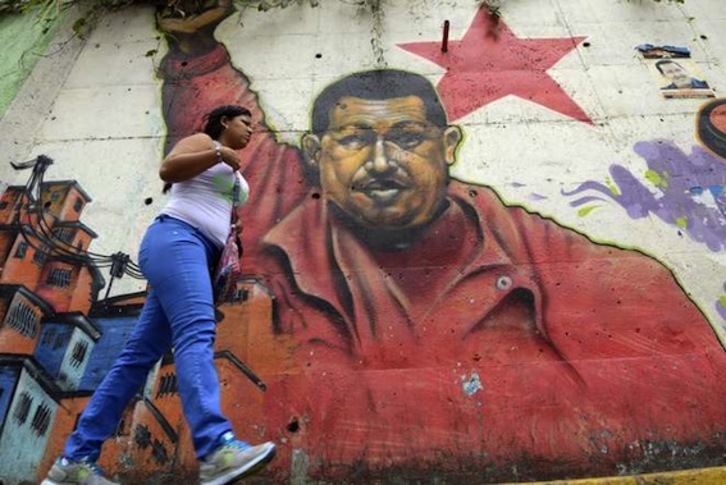 Un mural de apoyo a Chávez en las calles de Caracas. (Leo RAMIREZ/AFP PHOTO)